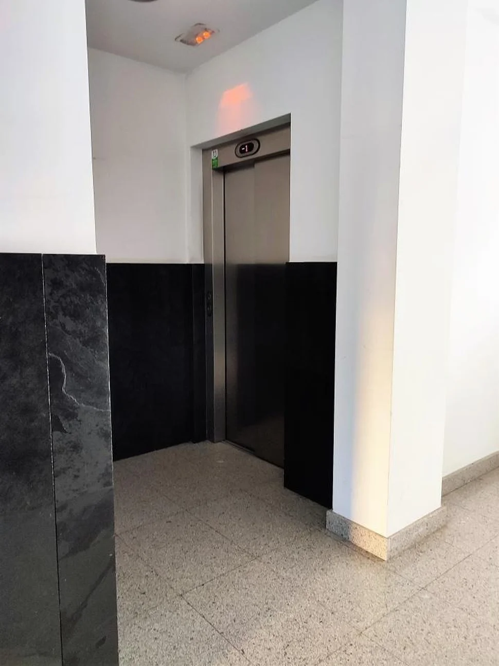 Piso de excelentes calidades, amueblado, con ascensor, trastero, garaje y parque infantil privado