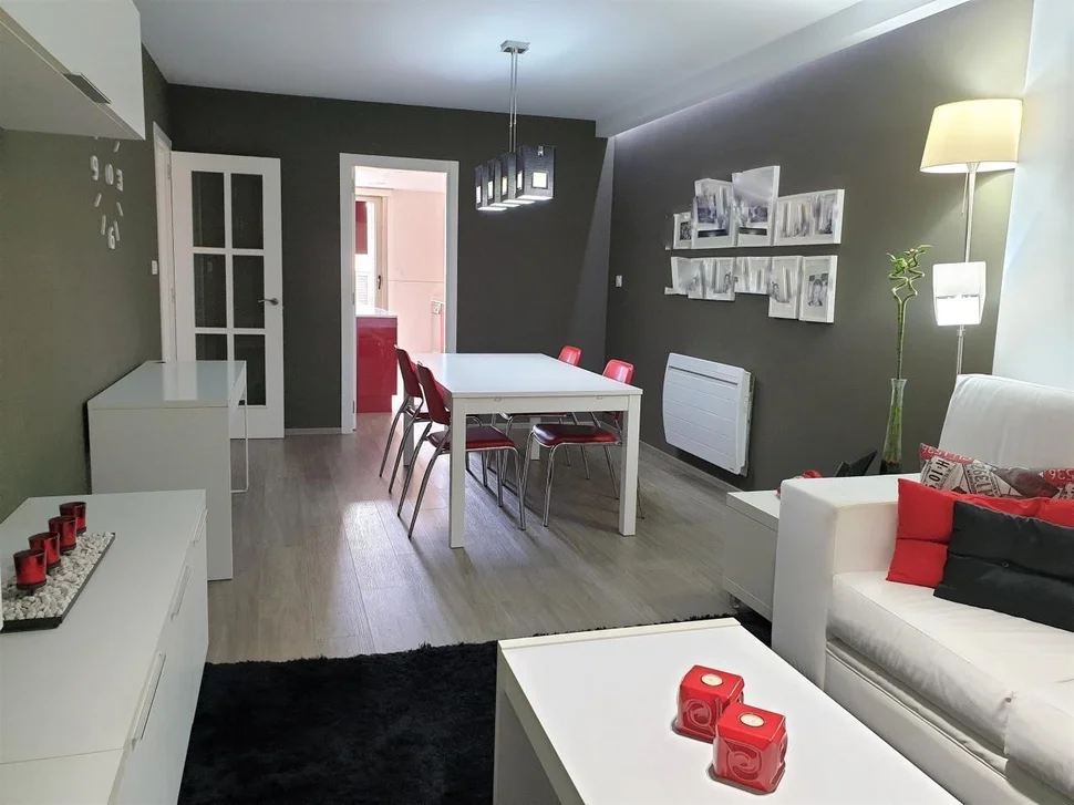Piso de excelentes calidades, amueblado, con ascensor, trastero, garaje y parque infantil privado