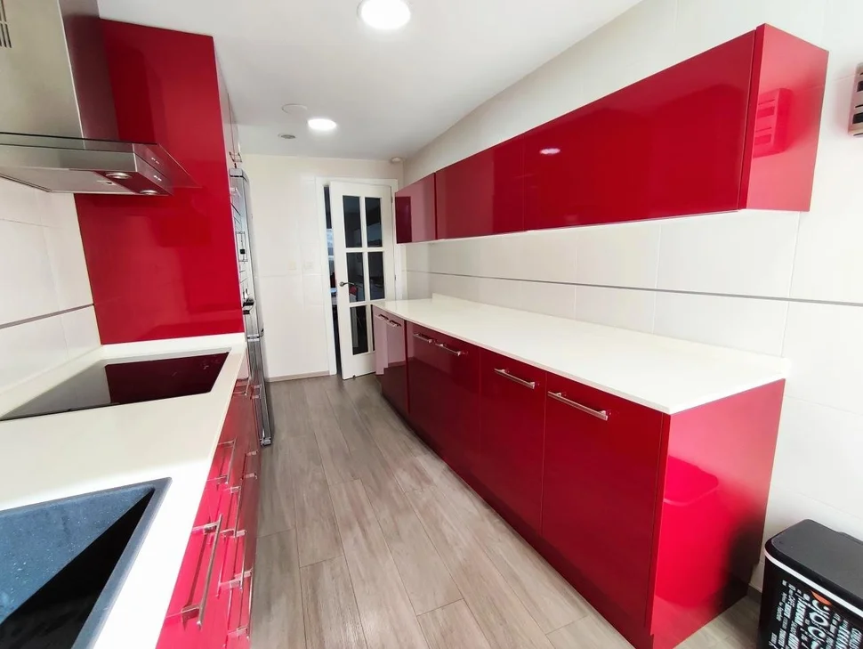 Piso de excelentes calidades, amueblado, con ascensor, trastero, garaje y parque infantil privado