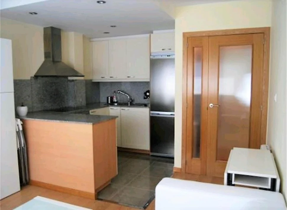 Se alquila apartamento amueblado y con ascensor en ferrol centro