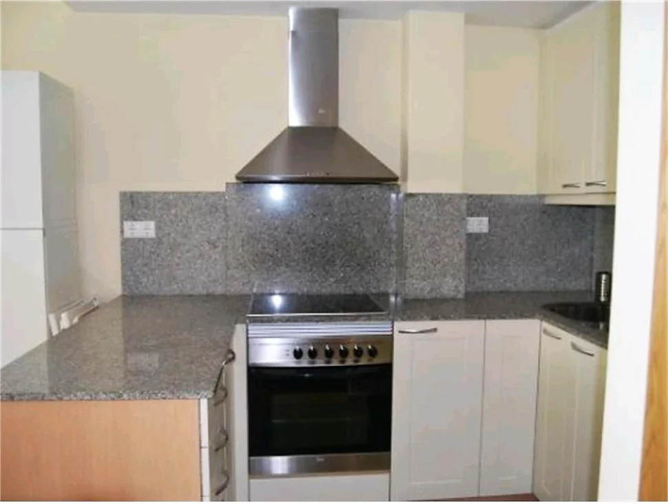 Se alquila apartamento amueblado y con ascensor en ferrol centro