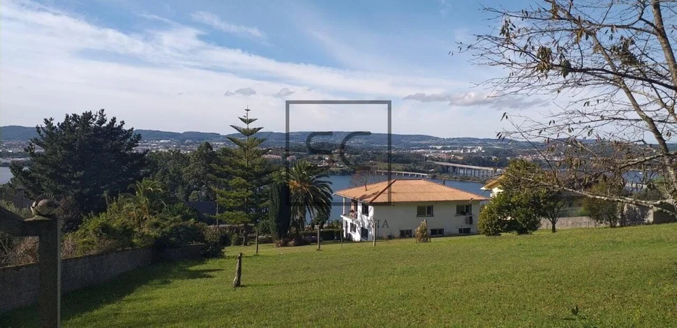 Chalet en venta con vistas a la ría, neda