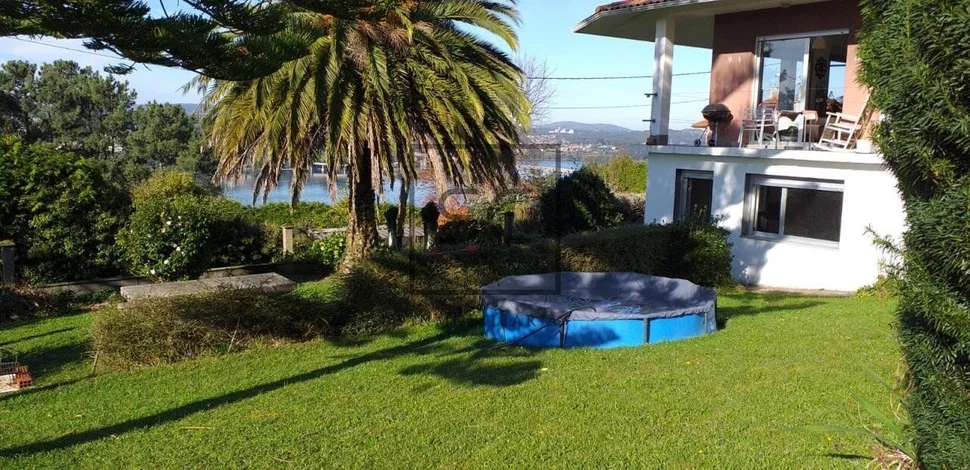 Chalet en venta con vistas a la ría, neda