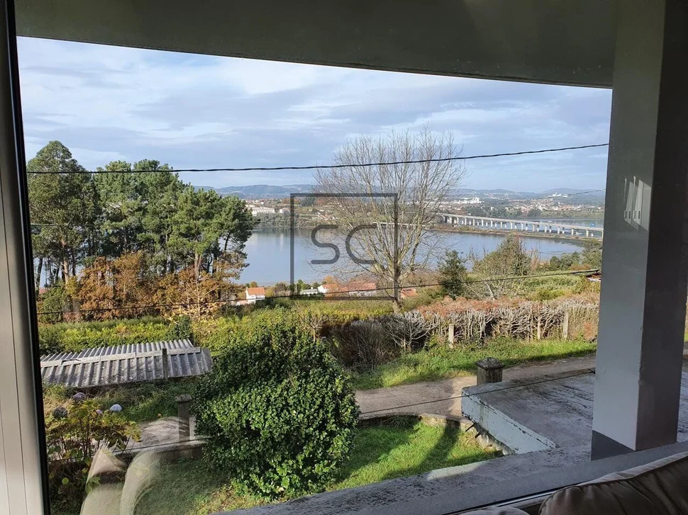 Chalet en venta con vistas a la ría, neda