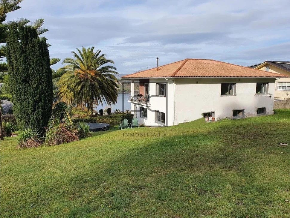 Chalet en venta con vistas a la ría, neda