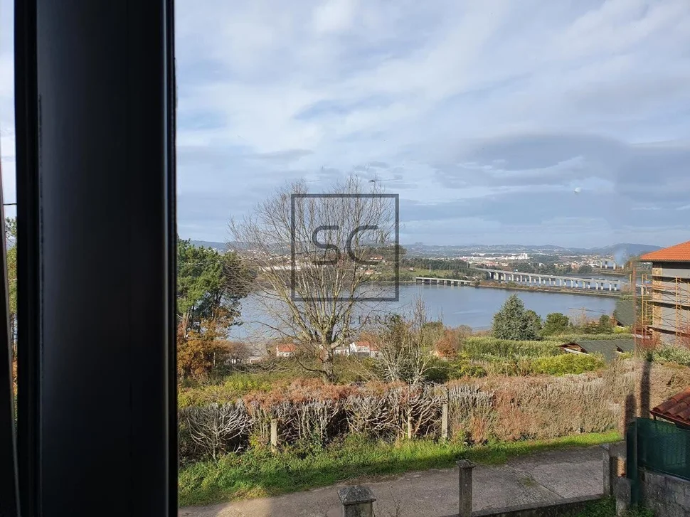 Chalet en venta con vistas a la ría, neda