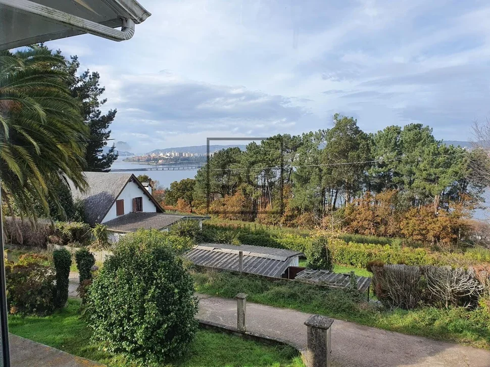Chalet en venta con vistas a la ría, neda