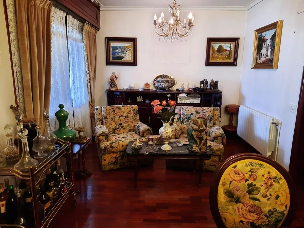 Piso atico amueblado con terraza cubierta en plaza ultamar, ferrol