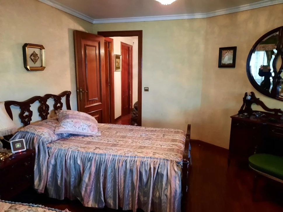 Piso atico amueblado con terraza cubierta en plaza ultamar, ferrol