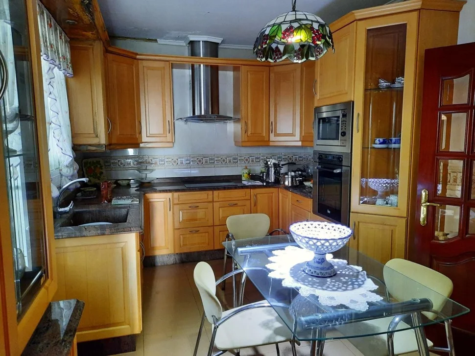 Piso atico amueblado con terraza cubierta en plaza ultamar, ferrol