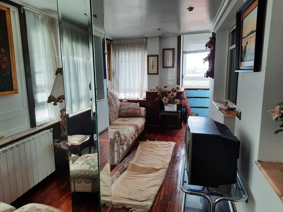 Piso atico amueblado con terraza cubierta en plaza ultamar, ferrol