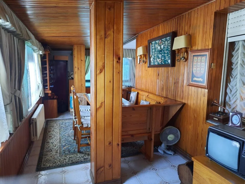 Piso atico amueblado con terraza cubierta en plaza ultamar, ferrol