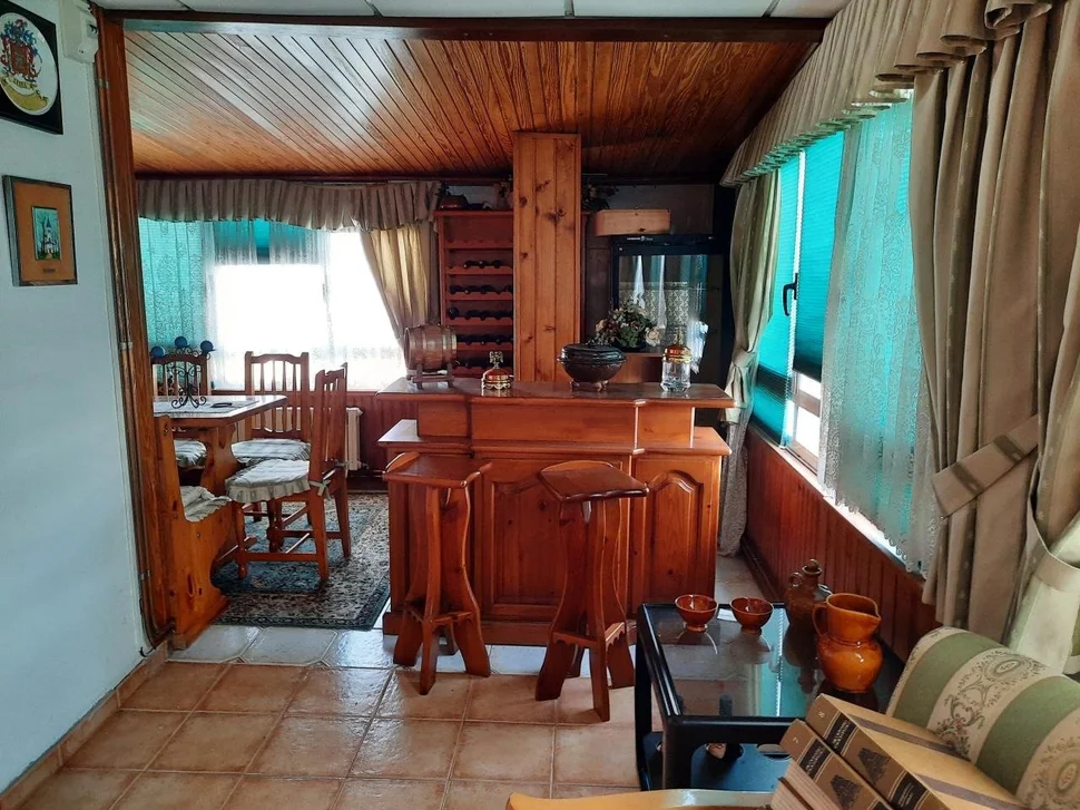 Piso atico amueblado con terraza cubierta en plaza ultamar, ferrol