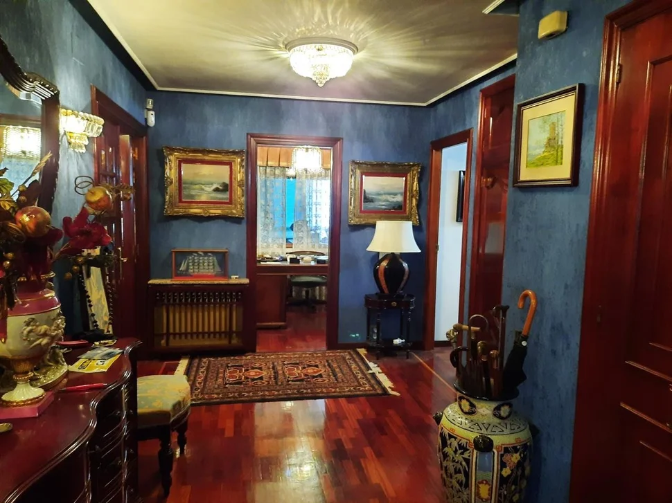 Piso atico amueblado con terraza cubierta en plaza ultamar, ferrol