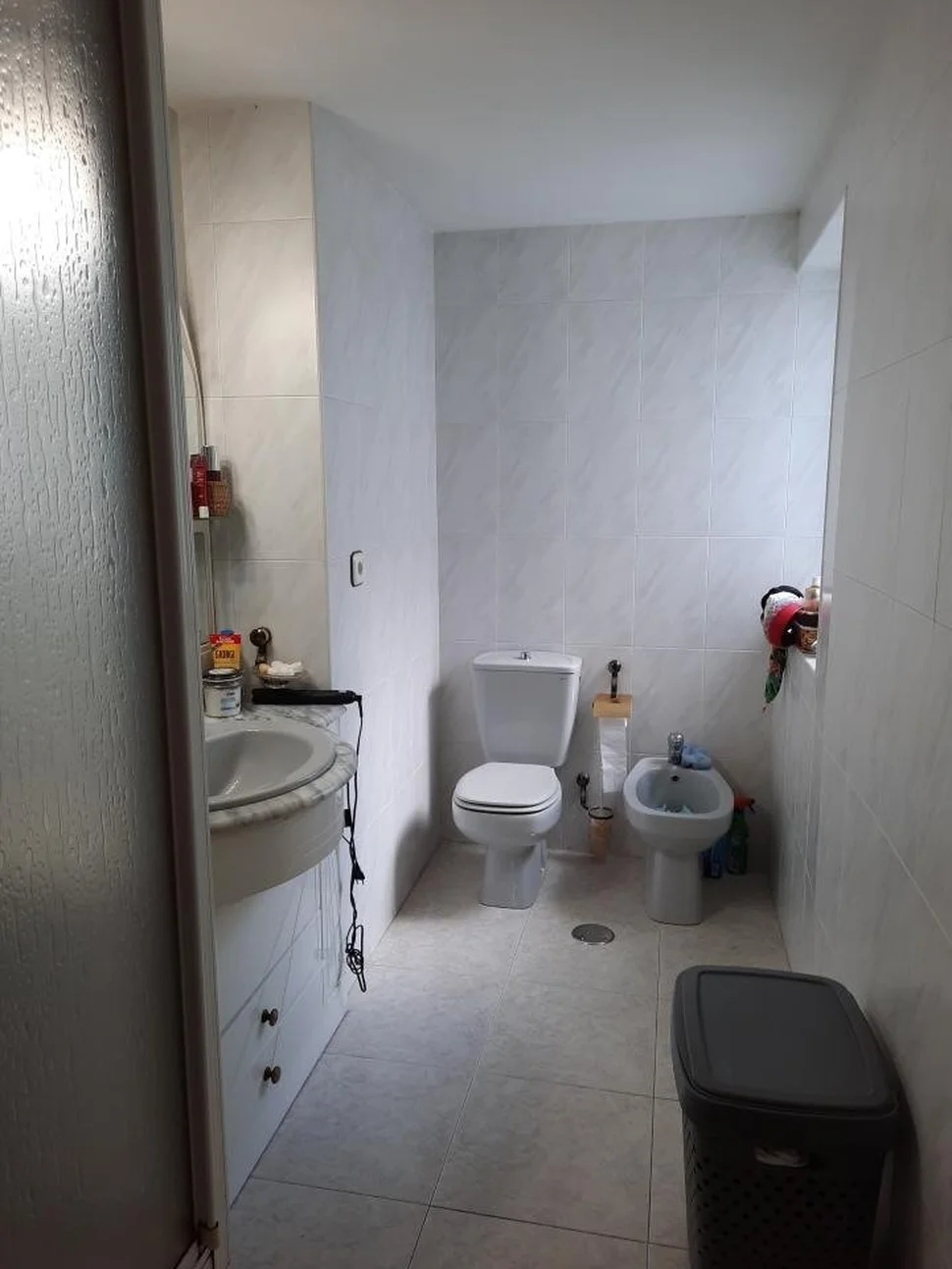 Piso amplio con garaje en piñeiros, narón