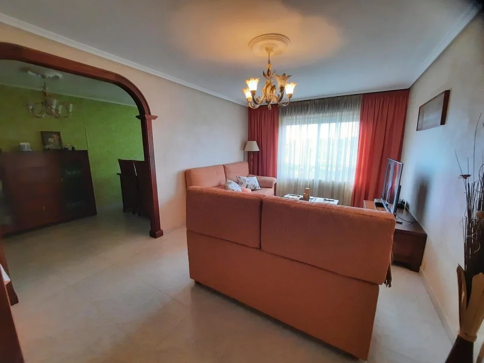 Piso amplio con garaje en piñeiros, narón