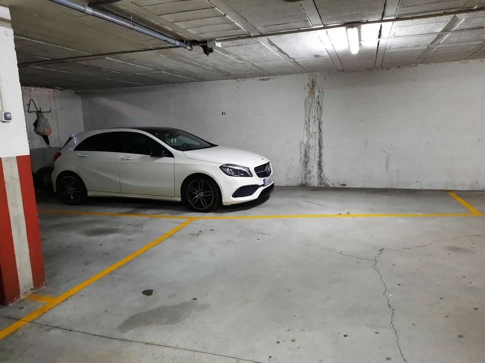 Piso amplio con garaje en piñeiros, narón