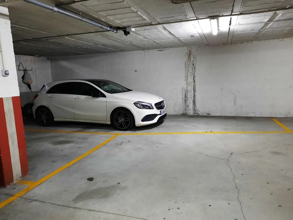 Piso amplio con garaje en piñeiros, narón