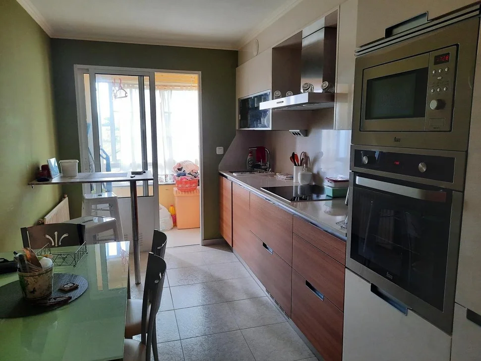 Piso amplio con garaje en piñeiros, narón