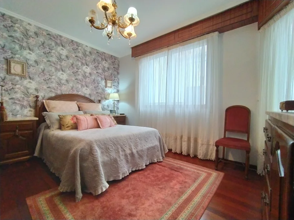 Se vende dúplex semiamueblado con encanto en porta nova, ferrol