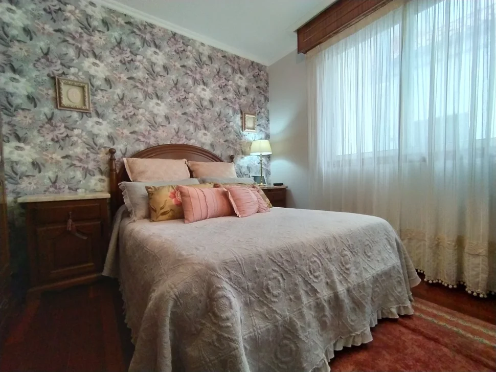 Se vende dúplex semiamueblado con encanto en porta nova, ferrol