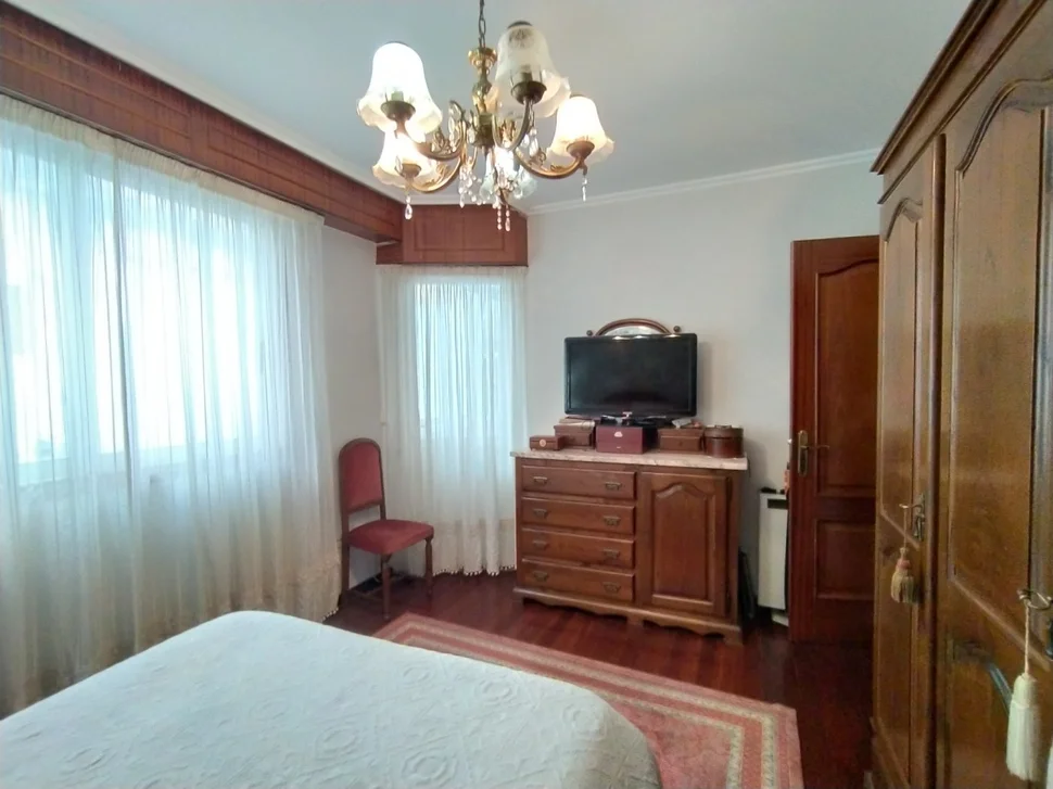 Se vende dúplex semiamueblado con encanto en porta nova, ferrol