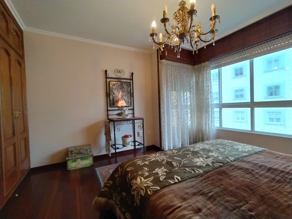 Se vende dúplex semiamueblado con encanto en porta nova, ferrol