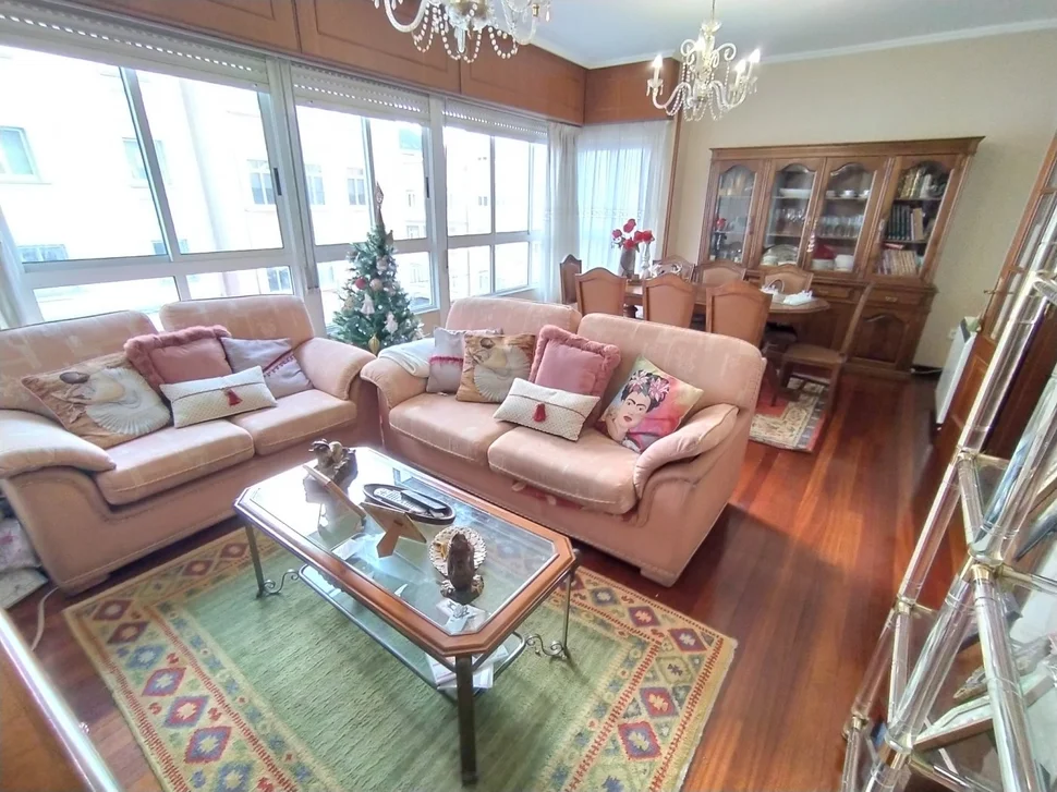 Se vende dúplex semiamueblado con encanto en porta nova, ferrol