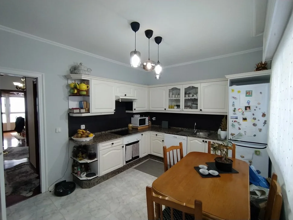 Se vende dúplex semiamueblado con encanto en porta nova, ferrol