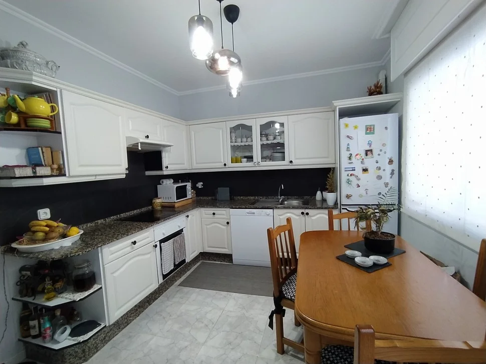 Se vende dúplex semiamueblado con encanto en porta nova, ferrol