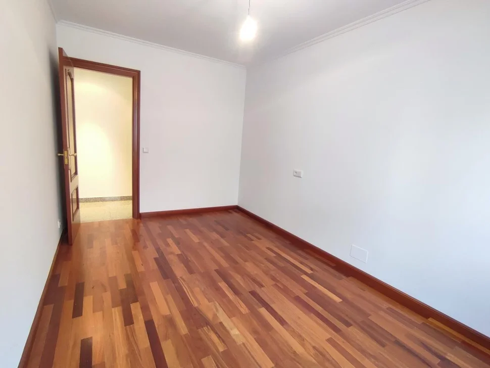 Piso con ascensor, garaje y trastero en gándara, narón