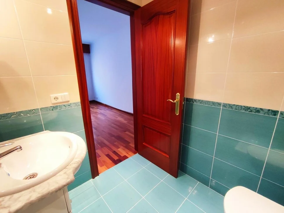 Piso con ascensor, garaje y trastero en gándara, narón