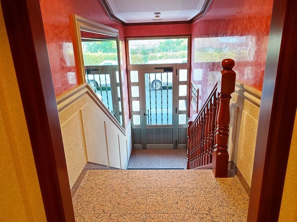 Piso con ascensor, garaje y trastero en gándara, narón