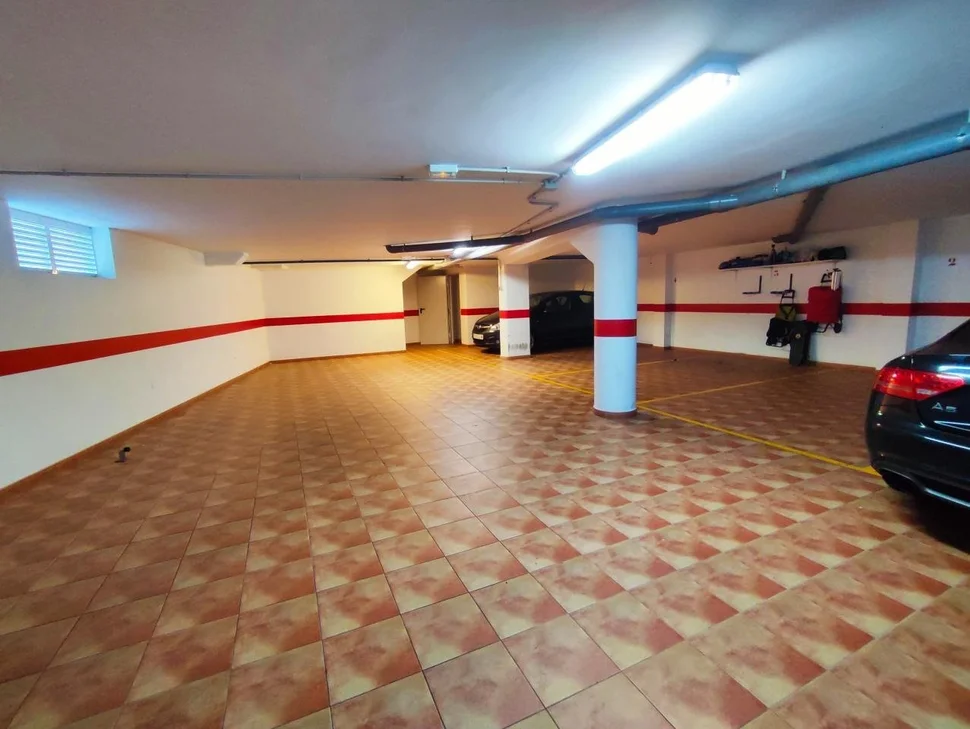 Piso con ascensor, garaje y trastero en gándara, narón