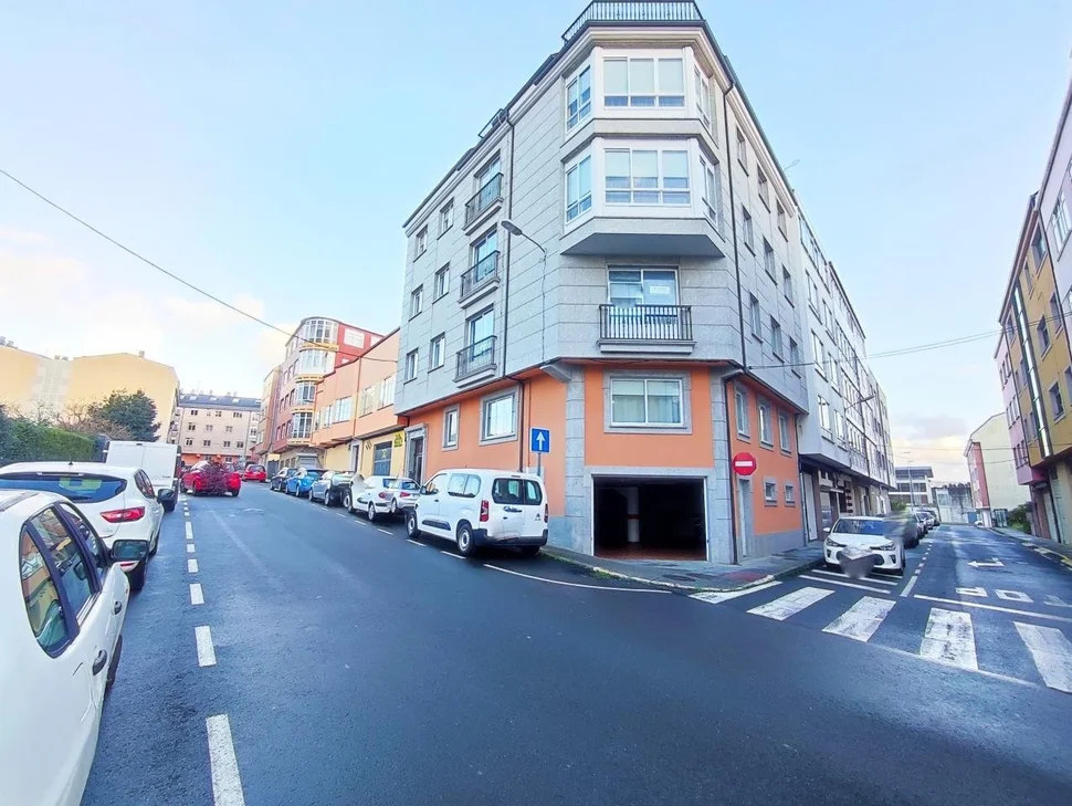 Piso con ascensor, garaje y trastero en gándara, narón