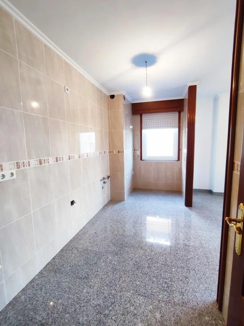 Piso con ascensor, garaje y trastero en gándara, narón