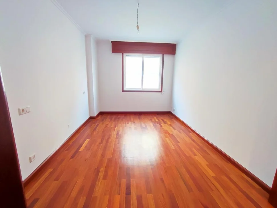 Piso con ascensor, garaje y trastero en gándara, narón