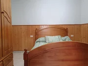 Casa con patio y bodegas en el centro de ares