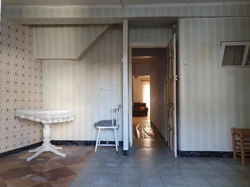 Casa con patio y bodegas en el centro de ares