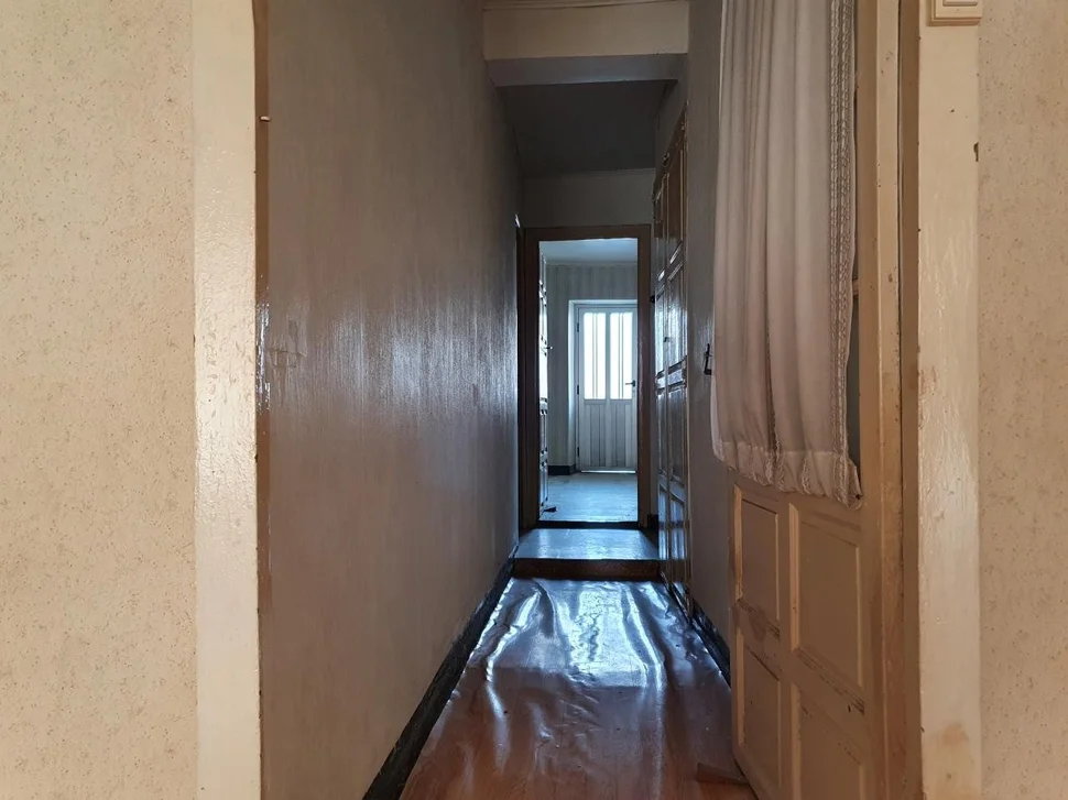 Casa con patio y bodegas en el centro de ares