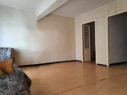 Casa con patio y bodegas en el centro de ares