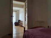 Casa con patio y bodegas en el centro de ares