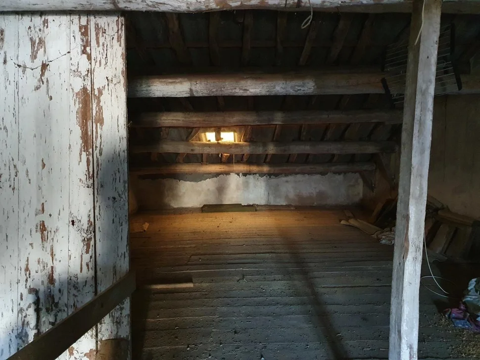 Casa con patio y bodegas en el centro de ares