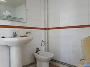 Casa con patio y bodegas en el centro de ares