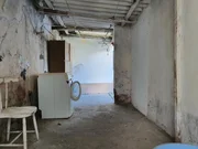 Casa con patio y bodegas en el centro de ares