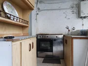 Casa con patio y bodegas en el centro de ares