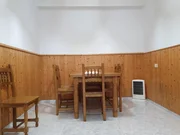 Casa con patio y bodegas en el centro de ares