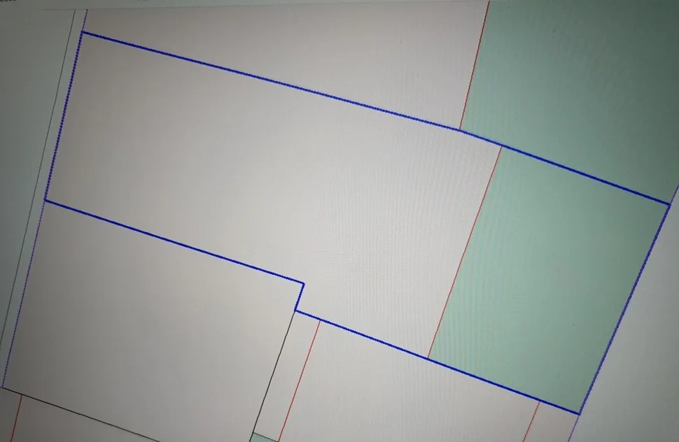 Casa con patio y bodegas en el centro de ares