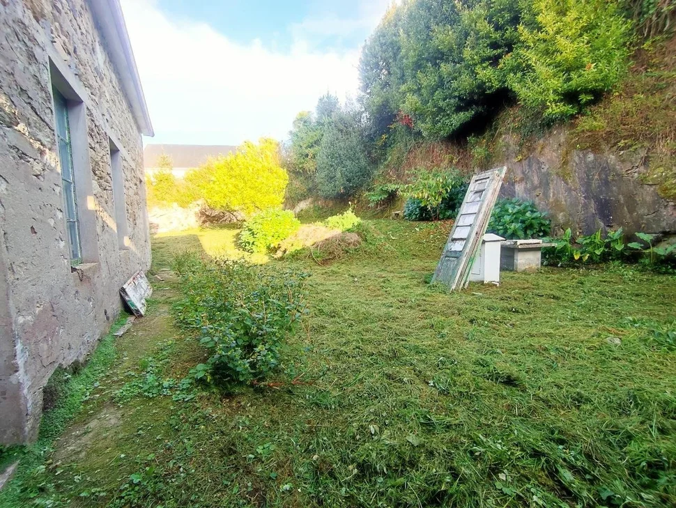 Casa de piedra para rehabilitar con finca , antiguo salón de baile en sillobre, fene