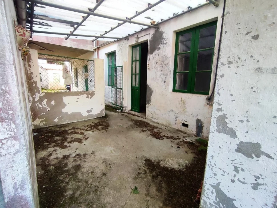 Casa de piedra para rehabilitar con finca , antiguo salón de baile en sillobre, fene